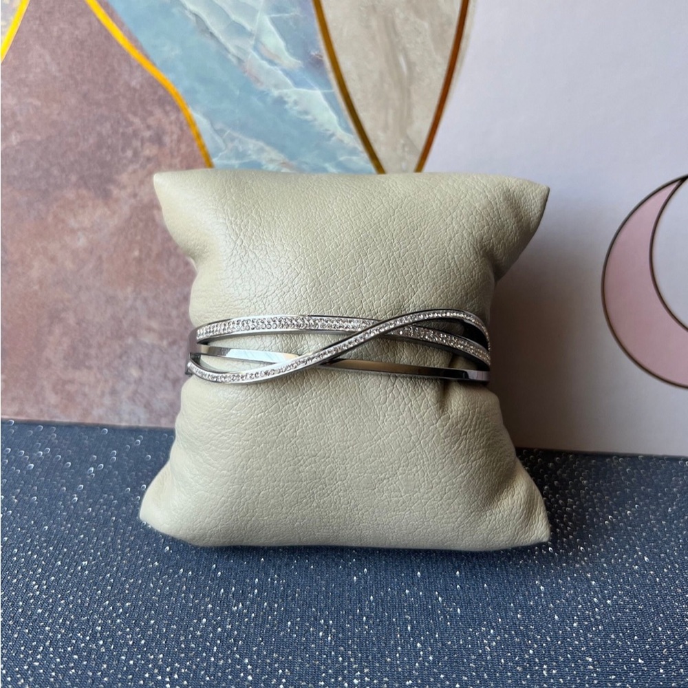 Elegant Infinity Bracelet
